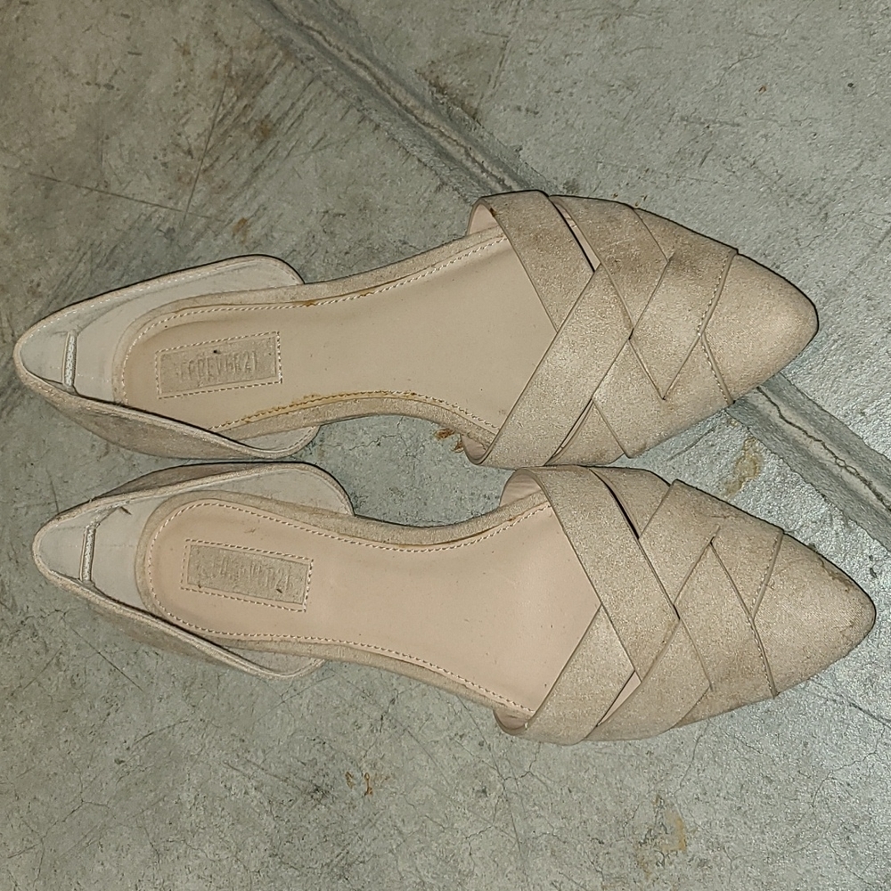 Flats - Picture 1 of 5